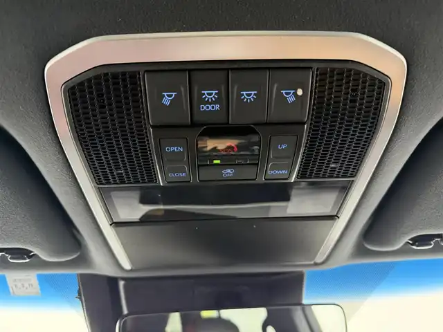 トヨタ ランドクルーザー GRスポーツ 愛知県 2023(令5)年 3.7万km プレシャスホワイトパール 1オーナー/JBLプレミアムサウンド/純正12.3型JBLナビ/　(フルセグ、CD、DVD、Bluetooth、HDMI、AppleCarplay）/サンルーフ/全方位カメラ/HUD/リアエンターテイメントシステム/ドラレコ前後/100V電源/ETC2.0/BSM/MTS/1.2列目シートヒーター、エアシート/ハンドルヒーター/パワーシート（D+N)/パワーバックドア/ACC/ルーフレール/レッドブラック本革シート/衝突軽減ブレーキ/レーンキープアシスト/オートハイビーム/4WD/WAC/USB/LEDヘッドライト/純正18インチAW/社外フロアマット/コーナーセンサー前後/スマートキー/オートライト/三点エアバック/横滑り防止装置/取説、保証書