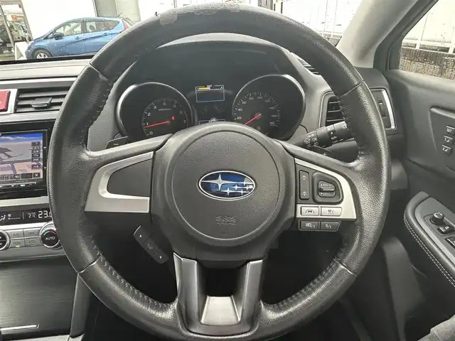 スバル アウトバック ベース 愛知県 2015(平27)年 16.4万km アイスシルバーメタリック ワンオーナー/社外SDナビ(FM/AM/CD/DVD/BT/USB/フルセグ)/アイサイト/アクティブレーンキープ/プリクラッシュブレーキ/先行車発進告知/全車速追従機能付クルーズコントロール/X-MODE/SI-DRIVE/4WD/シートヒーター/パワーシート/パドルシフト/HIDヘッドライト/フォグランプ/社外AW18インチ/電動格納ミラー/純正フロアマット/アイドリングストップ/ETC/トノカバー/プッシュスタート/スマートキー・スペアキー１本/ステアリングリモコン/ABS/取扱説明書・保証書