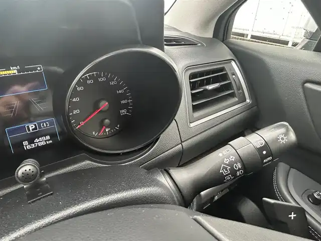 スバル アウトバック ベース 愛知県 2015(平27)年 16.4万km アイスシルバーメタリック ワンオーナー/社外SDナビ(FM/AM/CD/DVD/BT/USB/フルセグ)/アイサイト/アクティブレーンキープ/プリクラッシュブレーキ/先行車発進告知/全車速追従機能付クルーズコントロール/X-MODE/SI-DRIVE/4WD/シートヒーター/パワーシート/パドルシフト/HIDヘッドライト/フォグランプ/社外AW18インチ/電動格納ミラー/純正フロアマット/アイドリングストップ/ETC/トノカバー/プッシュスタート/スマートキー・スペアキー１本/ステアリングリモコン/ABS/取扱説明書・保証書