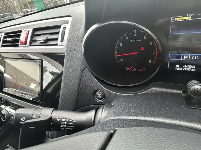 スバル アウトバック ベース 愛知県 2015(平27)年 16.4万km アイスシルバーメタリック ワンオーナー/社外SDナビ(FM/AM/CD/DVD/BT/USB/フルセグ)/アイサイト/アクティブレーンキープ/プリクラッシュブレーキ/先行車発進告知/全車速追従機能付クルーズコントロール/X-MODE/SI-DRIVE/4WD/シートヒーター/パワーシート/パドルシフト/HIDヘッドライト/フォグランプ/社外AW18インチ/電動格納ミラー/純正フロアマット/アイドリングストップ/ETC/トノカバー/プッシュスタート/スマートキー・スペアキー１本/ステアリングリモコン/ABS/取扱説明書・保証書