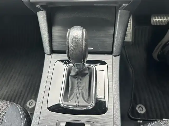 スバル アウトバック ベース 愛知県 2015(平27)年 16.4万km アイスシルバーメタリック ワンオーナー/社外SDナビ(FM/AM/CD/DVD/BT/USB/フルセグ)/アイサイト/アクティブレーンキープ/プリクラッシュブレーキ/先行車発進告知/全車速追従機能付クルーズコントロール/X-MODE/SI-DRIVE/4WD/シートヒーター/パワーシート/パドルシフト/HIDヘッドライト/フォグランプ/社外AW18インチ/電動格納ミラー/純正フロアマット/アイドリングストップ/ETC/トノカバー/プッシュスタート/スマートキー・スペアキー１本/ステアリングリモコン/ABS/取扱説明書・保証書