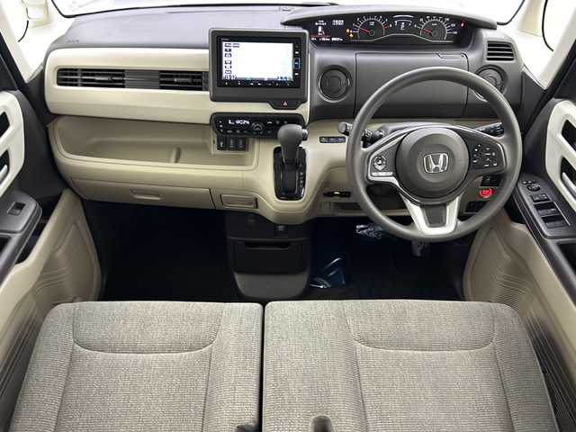 ホンダ Ｎ ＢＯＸ G L ホンダセンシング 長崎県 2019(令1)年 8.1万km ルナシルバーM ワンオーナー/純正メモリナビ/(VXM-204VFI)/(フルセグTV/BT/USB/CD/DVD/SD/AUX/ipod)/バックカメラ/ホンダセンシング/・衝突軽減ブレーキ/・誤発進抑制機能/・歩行者事故低減ステアリング/・先行者発進お知らせ機能/・アダプティブクルーズコントロール/・車線維持支援システム/・オートハイビーム/・路外逸脱抑制機能/前後方ドライブレコーダー/(ZDR015)/前席シートヒーター/パワースライドドア/LEDヘッドライト/オートライト/オートハイビーム/後席ロールサンシェード/オートエアコン/純正フロアマット/スマートキー/スペアキー/取扱説明書/保証書/社外ホイール＋スタッドレスタイヤ車載