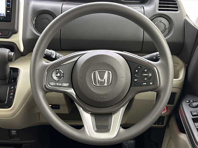 ホンダ Ｎ ＢＯＸ G L ホンダセンシング 長崎県 2019(令1)年 8.1万km ルナシルバーM ワンオーナー/純正メモリナビ/(VXM-204VFI)/(フルセグTV/BT/USB/CD/DVD/SD/AUX/ipod)/バックカメラ/ホンダセンシング/・衝突軽減ブレーキ/・誤発進抑制機能/・歩行者事故低減ステアリング/・先行者発進お知らせ機能/・アダプティブクルーズコントロール/・車線維持支援システム/・オートハイビーム/・路外逸脱抑制機能/前後方ドライブレコーダー/(ZDR015)/前席シートヒーター/パワースライドドア/LEDヘッドライト/オートライト/オートハイビーム/後席ロールサンシェード/オートエアコン/純正フロアマット/スマートキー/スペアキー/取扱説明書/保証書/社外ホイール＋スタッドレスタイヤ車載