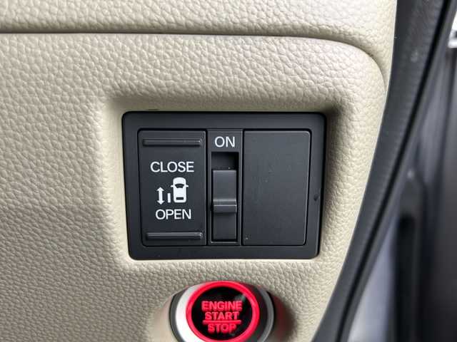 ホンダ Ｎ ＢＯＸ G L ホンダセンシング 長崎県 2019(令1)年 8.1万km ルナシルバーM ワンオーナー/純正メモリナビ/(VXM-204VFI)/(フルセグTV/BT/USB/CD/DVD/SD/AUX/ipod)/バックカメラ/ホンダセンシング/・衝突軽減ブレーキ/・誤発進抑制機能/・歩行者事故低減ステアリング/・先行者発進お知らせ機能/・アダプティブクルーズコントロール/・車線維持支援システム/・オートハイビーム/・路外逸脱抑制機能/前後方ドライブレコーダー/(ZDR015)/前席シートヒーター/パワースライドドア/LEDヘッドライト/オートライト/オートハイビーム/後席ロールサンシェード/オートエアコン/純正フロアマット/スマートキー/スペアキー/取扱説明書/保証書/社外ホイール＋スタッドレスタイヤ車載