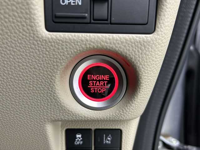 ホンダ Ｎ ＢＯＸ G L ホンダセンシング 長崎県 2019(令1)年 8.1万km ルナシルバーM ワンオーナー/純正メモリナビ/(VXM-204VFI)/(フルセグTV/BT/USB/CD/DVD/SD/AUX/ipod)/バックカメラ/ホンダセンシング/・衝突軽減ブレーキ/・誤発進抑制機能/・歩行者事故低減ステアリング/・先行者発進お知らせ機能/・アダプティブクルーズコントロール/・車線維持支援システム/・オートハイビーム/・路外逸脱抑制機能/前後方ドライブレコーダー/(ZDR015)/前席シートヒーター/パワースライドドア/LEDヘッドライト/オートライト/オートハイビーム/後席ロールサンシェード/オートエアコン/純正フロアマット/スマートキー/スペアキー/取扱説明書/保証書/社外ホイール＋スタッドレスタイヤ車載