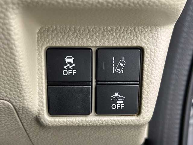 ホンダ Ｎ ＢＯＸ G L ホンダセンシング 長崎県 2019(令1)年 8.1万km ルナシルバーM ワンオーナー/純正メモリナビ/(VXM-204VFI)/(フルセグTV/BT/USB/CD/DVD/SD/AUX/ipod)/バックカメラ/ホンダセンシング/・衝突軽減ブレーキ/・誤発進抑制機能/・歩行者事故低減ステアリング/・先行者発進お知らせ機能/・アダプティブクルーズコントロール/・車線維持支援システム/・オートハイビーム/・路外逸脱抑制機能/前後方ドライブレコーダー/(ZDR015)/前席シートヒーター/パワースライドドア/LEDヘッドライト/オートライト/オートハイビーム/後席ロールサンシェード/オートエアコン/純正フロアマット/スマートキー/スペアキー/取扱説明書/保証書/社外ホイール＋スタッドレスタイヤ車載