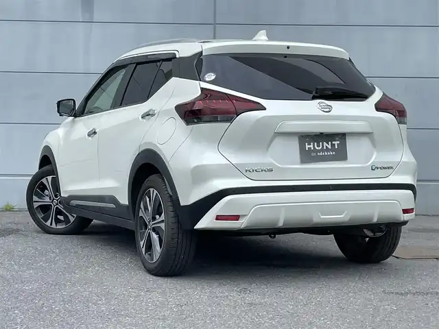 日産 キックス X 千葉県 2022(令4)年 1.6万km ブリリアントホワイトパール プロパイロット/インテリジェントアラウンドビューモニター/インテリジェントルームミラー/純正９インチＳＤナビ/ＥＴＣ/ハーフレザーシート/シートヒーター/ステアリングヒーター/ＬＥＤヘッドライト/オートライト　/オートハイビーム