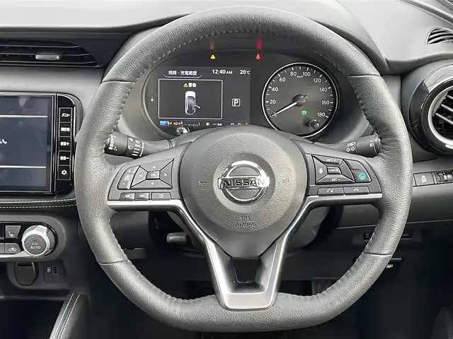 日産 キックス X 千葉県 2022(令4)年 1.6万km ブリリアントホワイトパール プロパイロット/インテリジェントアラウンドビューモニター/インテリジェントルームミラー/純正９インチＳＤナビ/ＥＴＣ/ハーフレザーシート/シートヒーター/ステアリングヒーター/ＬＥＤヘッドライト/オートライト　/オートハイビーム