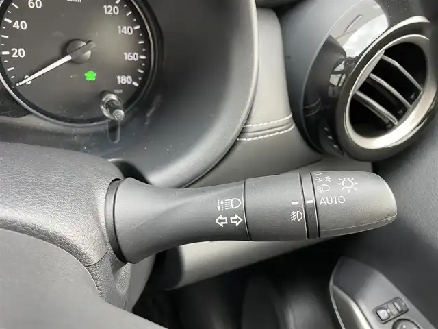 日産 キックス X 千葉県 2022(令4)年 1.6万km ブリリアントホワイトパール プロパイロット/インテリジェントアラウンドビューモニター/インテリジェントルームミラー/純正９インチＳＤナビ/ＥＴＣ/ハーフレザーシート/シートヒーター/ステアリングヒーター/ＬＥＤヘッドライト/オートライト　/オートハイビーム