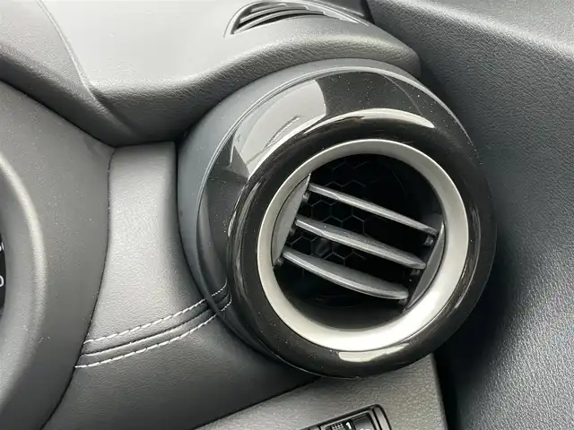 日産 キックス X 千葉県 2022(令4)年 1.6万km ブリリアントホワイトパール プロパイロット/インテリジェントアラウンドビューモニター/インテリジェントルームミラー/純正９インチＳＤナビ/ＥＴＣ/ハーフレザーシート/シートヒーター/ステアリングヒーター/ＬＥＤヘッドライト/オートライト　/オートハイビーム