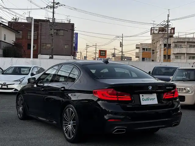 ＢＭＷ ５２３ｄ Mスポーツ 熊本県 2018(平30)年 2.1万km 黒 純正ナビ/【フルセグTV/Bluetooth/CD/DVD】/全周囲カメラ/バックカメラ/アクティビティクルーズコントロール/パークディスタンスコントロール/パーキングアシスタント/cityブレーキ機能付き歩行者警告/レーンディパーチャーウォーニング/レーンチェンジウォーニング/アダプティブヘッドライト/防眩機能付きハイビームアシスト/ダイナミックスタビリティコントロール/ヘッドアップディスプレイ/コーナーセンサー/パドルシフト/ブラインドスポットモニター/前席パワーシート/電動パーキングブレーキ/ブレーキホールド/純正19インチAW/プッシュスタート/スマートキー/アイドリングストップ