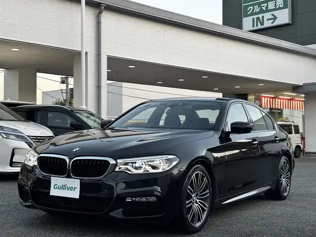 ＢＭＷ ５２３ｄ Mスポーツ 熊本県 2018(平30)年 2.1万km 黒 純正ナビ/【フルセグTV/Bluetooth/CD/DVD】/全周囲カメラ/バックカメラ/アクティビティクルーズコントロール/パークディスタンスコントロール/パーキングアシスタント/cityブレーキ機能付き歩行者警告/レーンディパーチャーウォーニング/レーンチェンジウォーニング/アダプティブヘッドライト/防眩機能付きハイビームアシスト/ダイナミックスタビリティコントロール/ヘッドアップディスプレイ/コーナーセンサー/パドルシフト/ブラインドスポットモニター/前席パワーシート/電動パーキングブレーキ/ブレーキホールド/純正19インチAW/プッシュスタート/スマートキー/アイドリングストップ