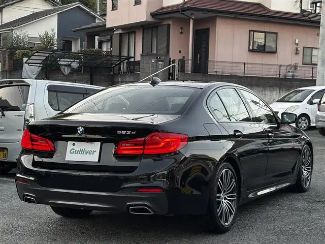 ＢＭＷ ５２３ｄ Mスポーツ 熊本県 2018(平30)年 2.1万km 黒 純正ナビ/【フルセグTV/Bluetooth/CD/DVD】/全周囲カメラ/バックカメラ/アクティビティクルーズコントロール/パークディスタンスコントロール/パーキングアシスタント/cityブレーキ機能付き歩行者警告/レーンディパーチャーウォーニング/レーンチェンジウォーニング/アダプティブヘッドライト/防眩機能付きハイビームアシスト/ダイナミックスタビリティコントロール/ヘッドアップディスプレイ/コーナーセンサー/パドルシフト/ブラインドスポットモニター/前席パワーシート/電動パーキングブレーキ/ブレーキホールド/純正19インチAW/プッシュスタート/スマートキー/アイドリングストップ