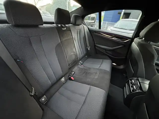 ＢＭＷ ５２３ｄ Mスポーツ 熊本県 2018(平30)年 2.1万km 黒 純正ナビ/【フルセグTV/Bluetooth/CD/DVD】/全周囲カメラ/バックカメラ/アクティビティクルーズコントロール/パークディスタンスコントロール/パーキングアシスタント/cityブレーキ機能付き歩行者警告/レーンディパーチャーウォーニング/レーンチェンジウォーニング/アダプティブヘッドライト/防眩機能付きハイビームアシスト/ダイナミックスタビリティコントロール/ヘッドアップディスプレイ/コーナーセンサー/パドルシフト/ブラインドスポットモニター/前席パワーシート/電動パーキングブレーキ/ブレーキホールド/純正19インチAW/プッシュスタート/スマートキー/アイドリングストップ