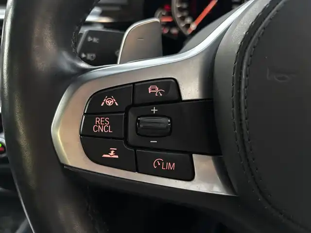 ＢＭＷ ５２３ｄ Mスポーツ 熊本県 2018(平30)年 2.1万km 黒 純正ナビ/【フルセグTV/Bluetooth/CD/DVD】/全周囲カメラ/バックカメラ/アクティビティクルーズコントロール/パークディスタンスコントロール/パーキングアシスタント/cityブレーキ機能付き歩行者警告/レーンディパーチャーウォーニング/レーンチェンジウォーニング/アダプティブヘッドライト/防眩機能付きハイビームアシスト/ダイナミックスタビリティコントロール/ヘッドアップディスプレイ/コーナーセンサー/パドルシフト/ブラインドスポットモニター/前席パワーシート/電動パーキングブレーキ/ブレーキホールド/純正19インチAW/プッシュスタート/スマートキー/アイドリングストップ