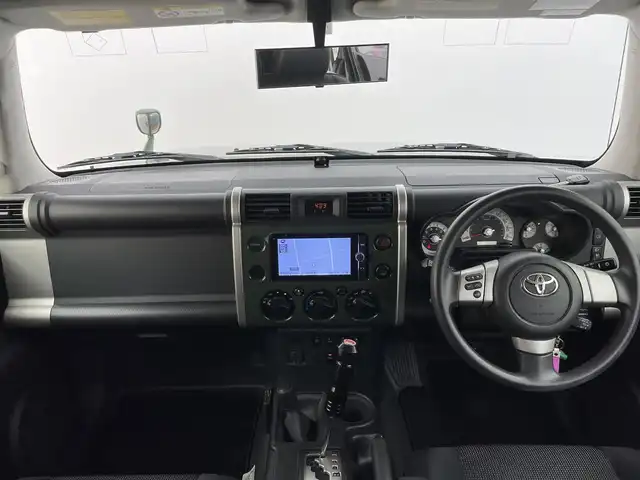 トヨタ ＦＪクルーザー 富山県 2014(平26)年 9.1万km ＤグリーンⅡ 4WD/寒冷地仕様/純正ナビ【NSZT-W62G】/(AM/FM/CD/DD/USB/BT)/フルセグTV/バックカメラ/クルーズコントロール/LEDヘッドライト/リアパーキングセンサー/横滑り防止装置/ETC/リモコンキー/純正17インチAW/社外フロアマット