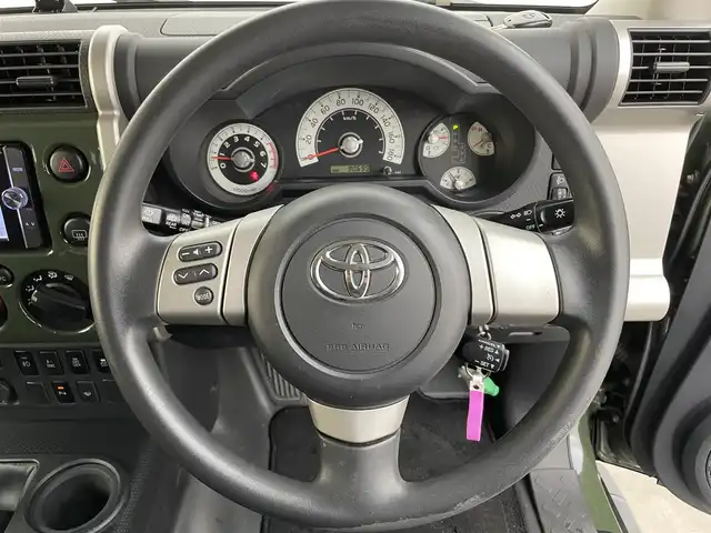 トヨタ ＦＪクルーザー 富山県 2014(平26)年 9.1万km ＤグリーンⅡ 4WD/寒冷地仕様/純正ナビ【NSZT-W62G】/(AM/FM/CD/DD/USB/BT)/フルセグTV/バックカメラ/クルーズコントロール/LEDヘッドライト/リアパーキングセンサー/横滑り防止装置/ETC/リモコンキー/純正17インチAW/社外フロアマット