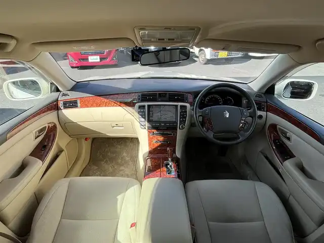 トヨタ クラウン ロイヤル Rサルーンプレミアム50th 三重県 2005(平17)年 6.3万km バニラホワイト 純正ナビ（AM/FM/CD/DVD/MD）/スーパーライブサウンドシステム(G-BOOK対応高精細DVDナビ/DCM/8スピーカー/バックガイドモニター)/ドライブレコーダー(前後)/VSC/TRC/クルーズコントロール/インテリジェントAFS付HIDヘッドランプ/フロントフォグランプ/「50th Anniversary」ロゴ入センターパネル/プラズマクラスター付オートエアコン（フロント）/電動サンシェード（リア）/パワーシート（運転席/助手席）/SRSエアバック（運転席/助手席/ニー）/オーディオコントローラー（後席）/スマートエントリー/スタートシステム/プラズマクラスター付オートエアコン(フロント)