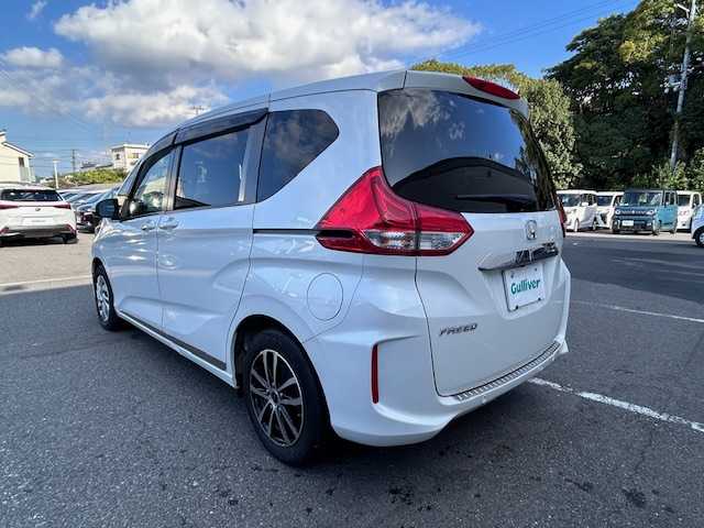 ホンダ フリード G ホンダセンシング 大阪府 2021(令3)年 2.6万km プラチナホワイトパール 純正９インチナビ　/フルセグ　/Ｂｌｕｅｔｏｏｔｈ　/バックカメラ　/フリップダウンモニター　/両側パワースライドドア　/シートヒーター　/レーダークルーズコントロール　/ＬＥＤヘッドライト　/ＥＴＣ　/ドラレコ