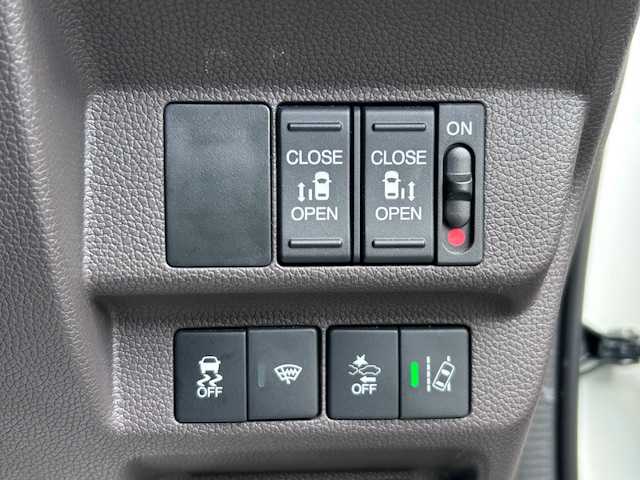 ホンダ フリード G ホンダセンシング 大阪府 2021(令3)年 2.6万km プラチナホワイトパール 純正９インチナビ　/フルセグ　/Ｂｌｕｅｔｏｏｔｈ　/バックカメラ　/フリップダウンモニター　/両側パワースライドドア　/シートヒーター　/レーダークルーズコントロール　/ＬＥＤヘッドライト　/ＥＴＣ　/ドラレコ