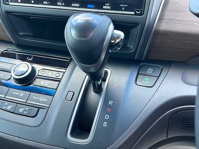 ホンダ フリード G ホンダセンシング 大阪府 2021(令3)年 2.6万km プラチナホワイトパール 純正９インチナビ　/フルセグ　/Ｂｌｕｅｔｏｏｔｈ　/バックカメラ　/フリップダウンモニター　/両側パワースライドドア　/シートヒーター　/レーダークルーズコントロール　/ＬＥＤヘッドライト　/ＥＴＣ　/ドラレコ