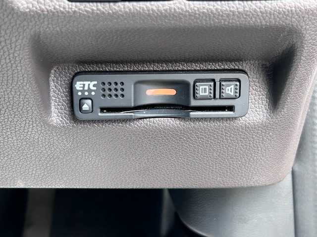 ホンダ フリード G ホンダセンシング 大阪府 2021(令3)年 2.6万km プラチナホワイトパール 純正９インチナビ　/フルセグ　/Ｂｌｕｅｔｏｏｔｈ　/バックカメラ　/フリップダウンモニター　/両側パワースライドドア　/シートヒーター　/レーダークルーズコントロール　/ＬＥＤヘッドライト　/ＥＴＣ　/ドラレコ