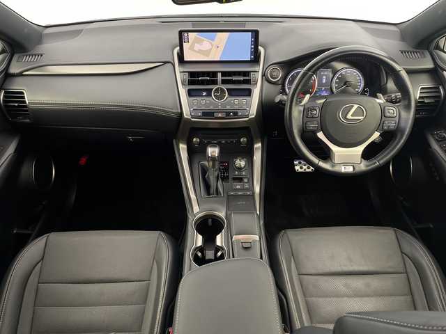 レクサス ＮＸ 300 Fスポーツ 鹿児島県 2017(平29)年 3万km ホワイトノーヴァガラスフレーク ・サンルーフ/・メーカーナビ/(CD/DVD/SD/BT/USB)/・バックカメラ/・サイドカメラ/・フルセグテレビ/・レーダークルーズコントロール/・三眼LEDヘッドライト/・ビルドインETC 2.0/・ドライブレコーダー/・プリクラッシュセーフティ/・ブラインドスポットモニター/・コーナーセンサー/・ステアリングリモコン/・ステアリングヒーター/・電子パーキングブレーキ/・パワーシート/・シートメモリー/・シートヒーター/・シートクーラー/・レザーシート/・ブレーキホールド