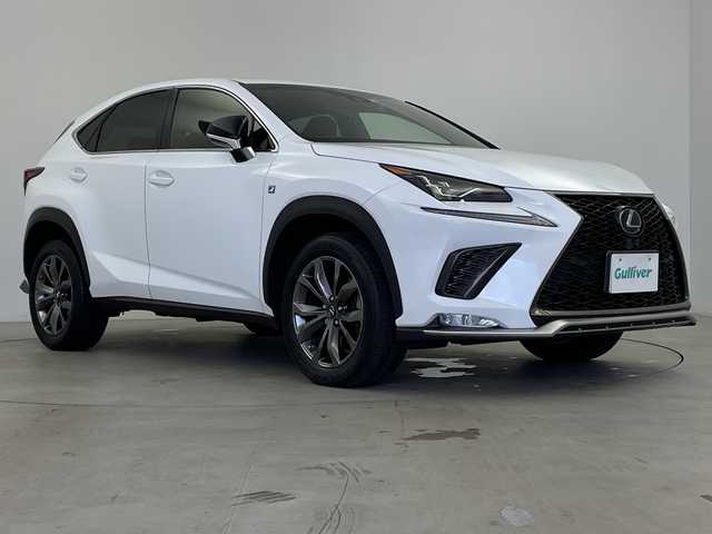 レクサス ＮＸ 300 Fスポーツ 鹿児島県 2017(平29)年 3万km ホワイトノーヴァガラスフレーク ・サンルーフ/・メーカーナビ/(CD/DVD/SD/BT/USB)/・バックカメラ/・サイドカメラ/・フルセグテレビ/・レーダークルーズコントロール/・三眼LEDヘッドライト/・ビルドインETC 2.0/・ドライブレコーダー/・プリクラッシュセーフティ/・ブラインドスポットモニター/・コーナーセンサー/・ステアリングリモコン/・ステアリングヒーター/・電子パーキングブレーキ/・パワーシート/・シートメモリー/・シートヒーター/・シートクーラー/・レザーシート/・ブレーキホールド