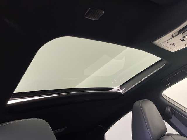 レクサス ＮＸ 300 Fスポーツ 鹿児島県 2017(平29)年 3万km ホワイトノーヴァガラスフレーク ・サンルーフ/・メーカーナビ/(CD/DVD/SD/BT/USB)/・バックカメラ/・サイドカメラ/・フルセグテレビ/・レーダークルーズコントロール/・三眼LEDヘッドライト/・ビルドインETC 2.0/・ドライブレコーダー/・プリクラッシュセーフティ/・ブラインドスポットモニター/・コーナーセンサー/・ステアリングリモコン/・ステアリングヒーター/・電子パーキングブレーキ/・パワーシート/・シートメモリー/・シートヒーター/・シートクーラー/・レザーシート/・ブレーキホールド