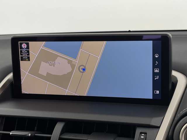 レクサス ＮＸ 300 Fスポーツ 鹿児島県 2017(平29)年 3万km ホワイトノーヴァガラスフレーク ・サンルーフ/・メーカーナビ/(CD/DVD/SD/BT/USB)/・バックカメラ/・サイドカメラ/・フルセグテレビ/・レーダークルーズコントロール/・三眼LEDヘッドライト/・ビルドインETC 2.0/・ドライブレコーダー/・プリクラッシュセーフティ/・ブラインドスポットモニター/・コーナーセンサー/・ステアリングリモコン/・ステアリングヒーター/・電子パーキングブレーキ/・パワーシート/・シートメモリー/・シートヒーター/・シートクーラー/・レザーシート/・ブレーキホールド