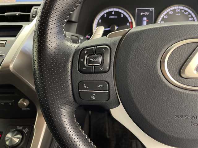 レクサス ＮＸ 300 Fスポーツ 鹿児島県 2017(平29)年 3万km ホワイトノーヴァガラスフレーク ・サンルーフ/・メーカーナビ/(CD/DVD/SD/BT/USB)/・バックカメラ/・サイドカメラ/・フルセグテレビ/・レーダークルーズコントロール/・三眼LEDヘッドライト/・ビルドインETC 2.0/・ドライブレコーダー/・プリクラッシュセーフティ/・ブラインドスポットモニター/・コーナーセンサー/・ステアリングリモコン/・ステアリングヒーター/・電子パーキングブレーキ/・パワーシート/・シートメモリー/・シートヒーター/・シートクーラー/・レザーシート/・ブレーキホールド