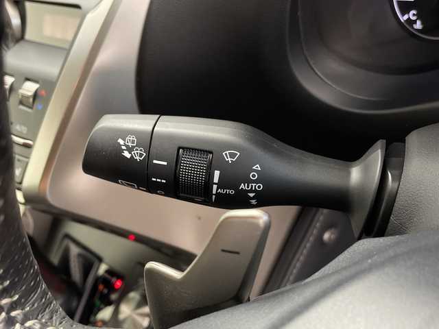 レクサス ＮＸ 300 Fスポーツ 鹿児島県 2017(平29)年 3万km ホワイトノーヴァガラスフレーク ・サンルーフ/・メーカーナビ/(CD/DVD/SD/BT/USB)/・バックカメラ/・サイドカメラ/・フルセグテレビ/・レーダークルーズコントロール/・三眼LEDヘッドライト/・ビルドインETC 2.0/・ドライブレコーダー/・プリクラッシュセーフティ/・ブラインドスポットモニター/・コーナーセンサー/・ステアリングリモコン/・ステアリングヒーター/・電子パーキングブレーキ/・パワーシート/・シートメモリー/・シートヒーター/・シートクーラー/・レザーシート/・ブレーキホールド