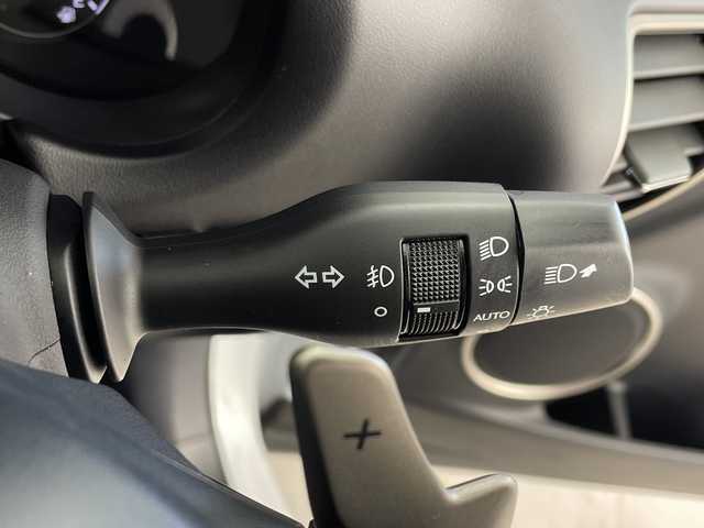 レクサス ＮＸ 300 Fスポーツ 鹿児島県 2017(平29)年 3万km ホワイトノーヴァガラスフレーク ・サンルーフ/・メーカーナビ/(CD/DVD/SD/BT/USB)/・バックカメラ/・サイドカメラ/・フルセグテレビ/・レーダークルーズコントロール/・三眼LEDヘッドライト/・ビルドインETC 2.0/・ドライブレコーダー/・プリクラッシュセーフティ/・ブラインドスポットモニター/・コーナーセンサー/・ステアリングリモコン/・ステアリングヒーター/・電子パーキングブレーキ/・パワーシート/・シートメモリー/・シートヒーター/・シートクーラー/・レザーシート/・ブレーキホールド