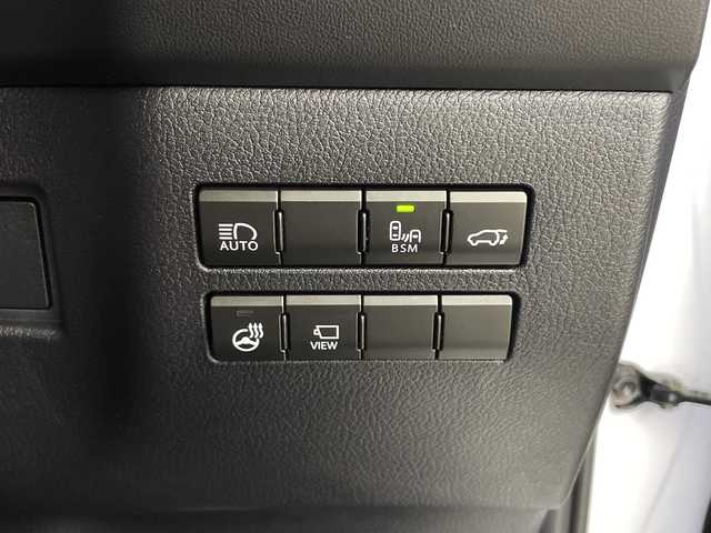 レクサス ＮＸ 300 Fスポーツ 鹿児島県 2017(平29)年 3万km ホワイトノーヴァガラスフレーク ・サンルーフ/・メーカーナビ/(CD/DVD/SD/BT/USB)/・バックカメラ/・サイドカメラ/・フルセグテレビ/・レーダークルーズコントロール/・三眼LEDヘッドライト/・ビルドインETC 2.0/・ドライブレコーダー/・プリクラッシュセーフティ/・ブラインドスポットモニター/・コーナーセンサー/・ステアリングリモコン/・ステアリングヒーター/・電子パーキングブレーキ/・パワーシート/・シートメモリー/・シートヒーター/・シートクーラー/・レザーシート/・ブレーキホールド