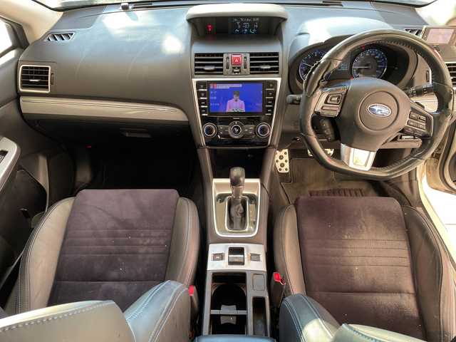 スバル レヴォーグ 2．0GT－S アイサイト 埼玉県 2015(平27)年 13.9万km クリスタルホワイトP アイサイト/純正ナビ/　　CD/DVD/BT/フルセグ/バックカメラ/サイドカメラ/レーダークルーズコントロール/レーンキープアシスト/ブラインドスポットインフォメーション/LEDヘッドライト/ハーフレザーシート/純正18インチアルミホイール/パドルシフト/電子パーキングブレーキ/ETC/スマートキー