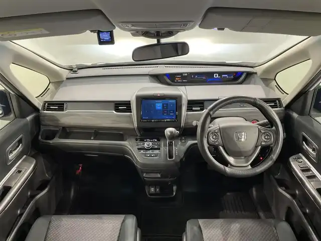 ホンダ フリード G ブラックスタイル 愛知県 2023(令5)年 1.6万km プラチナホワイトパール カロッツェリア８インチナビ　/（DISC/SD/FM/AM/地デジ/USB/AUX)/ホンダセンシング　/　　-衝突軽減ブレーキ　/　　-レーダークルーズコントロール　/　　-誤発進抑制機能/　　-先行車発進お知らせ機能/　　-標識認識機能/　　-路線逸脱抑制機能/　　-アダプティブクルーズコントロール/　　-車線維持支援システム/両側パワースライドドア　/シートヒーター　/ビルトインＥＴＣ　/ＬＥＤヘッドライト　/ドライブレコーダー　/バックカメラ　/パーキングセンサー　/ＵＳＢ接続/後席サンシェード/ISOFIX