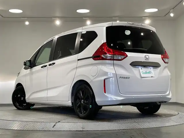 ホンダ フリード G ブラックスタイル 愛知県 2023(令5)年 1.6万km プラチナホワイトパール カロッツェリア８インチナビ　/（DISC/SD/FM/AM/地デジ/USB/AUX)/ホンダセンシング　/　　-衝突軽減ブレーキ　/　　-レーダークルーズコントロール　/　　-誤発進抑制機能/　　-先行車発進お知らせ機能/　　-標識認識機能/　　-路線逸脱抑制機能/　　-アダプティブクルーズコントロール/　　-車線維持支援システム/両側パワースライドドア　/シートヒーター　/ビルトインＥＴＣ　/ＬＥＤヘッドライト　/ドライブレコーダー　/バックカメラ　/パーキングセンサー　/ＵＳＢ接続/後席サンシェード/ISOFIX