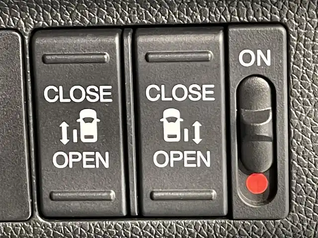 ホンダ フリード G ブラックスタイル 愛知県 2023(令5)年 1.6万km プラチナホワイトパール カロッツェリア８インチナビ　/（DISC/SD/FM/AM/地デジ/USB/AUX)/ホンダセンシング　/　　-衝突軽減ブレーキ　/　　-レーダークルーズコントロール　/　　-誤発進抑制機能/　　-先行車発進お知らせ機能/　　-標識認識機能/　　-路線逸脱抑制機能/　　-アダプティブクルーズコントロール/　　-車線維持支援システム/両側パワースライドドア　/シートヒーター　/ビルトインＥＴＣ　/ＬＥＤヘッドライト　/ドライブレコーダー　/バックカメラ　/パーキングセンサー　/ＵＳＢ接続/後席サンシェード/ISOFIX