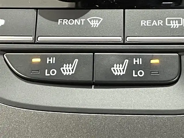 ホンダ フリード G ブラックスタイル 愛知県 2023(令5)年 1.6万km プラチナホワイトパール カロッツェリア８インチナビ　/（DISC/SD/FM/AM/地デジ/USB/AUX)/ホンダセンシング　/　　-衝突軽減ブレーキ　/　　-レーダークルーズコントロール　/　　-誤発進抑制機能/　　-先行車発進お知らせ機能/　　-標識認識機能/　　-路線逸脱抑制機能/　　-アダプティブクルーズコントロール/　　-車線維持支援システム/両側パワースライドドア　/シートヒーター　/ビルトインＥＴＣ　/ＬＥＤヘッドライト　/ドライブレコーダー　/バックカメラ　/パーキングセンサー　/ＵＳＢ接続/後席サンシェード/ISOFIX