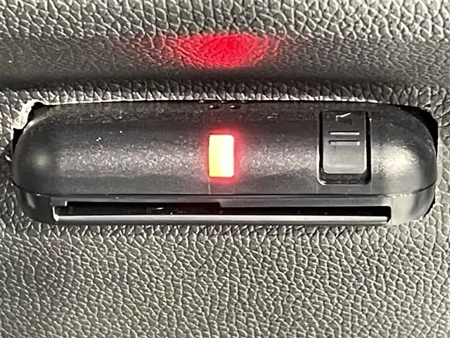 ホンダ フリード G ブラックスタイル 愛知県 2023(令5)年 1.6万km プラチナホワイトパール カロッツェリア８インチナビ　/（DISC/SD/FM/AM/地デジ/USB/AUX)/ホンダセンシング　/　　-衝突軽減ブレーキ　/　　-レーダークルーズコントロール　/　　-誤発進抑制機能/　　-先行車発進お知らせ機能/　　-標識認識機能/　　-路線逸脱抑制機能/　　-アダプティブクルーズコントロール/　　-車線維持支援システム/両側パワースライドドア　/シートヒーター　/ビルトインＥＴＣ　/ＬＥＤヘッドライト　/ドライブレコーダー　/バックカメラ　/パーキングセンサー　/ＵＳＢ接続/後席サンシェード/ISOFIX