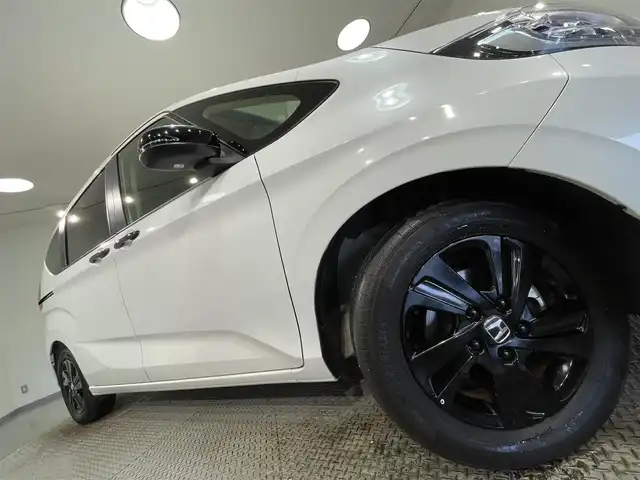ホンダ フリード G ブラックスタイル 愛知県 2023(令5)年 1.6万km プラチナホワイトパール カロッツェリア８インチナビ　/（DISC/SD/FM/AM/地デジ/USB/AUX)/ホンダセンシング　/　　-衝突軽減ブレーキ　/　　-レーダークルーズコントロール　/　　-誤発進抑制機能/　　-先行車発進お知らせ機能/　　-標識認識機能/　　-路線逸脱抑制機能/　　-アダプティブクルーズコントロール/　　-車線維持支援システム/両側パワースライドドア　/シートヒーター　/ビルトインＥＴＣ　/ＬＥＤヘッドライト　/ドライブレコーダー　/バックカメラ　/パーキングセンサー　/ＵＳＢ接続/後席サンシェード/ISOFIX