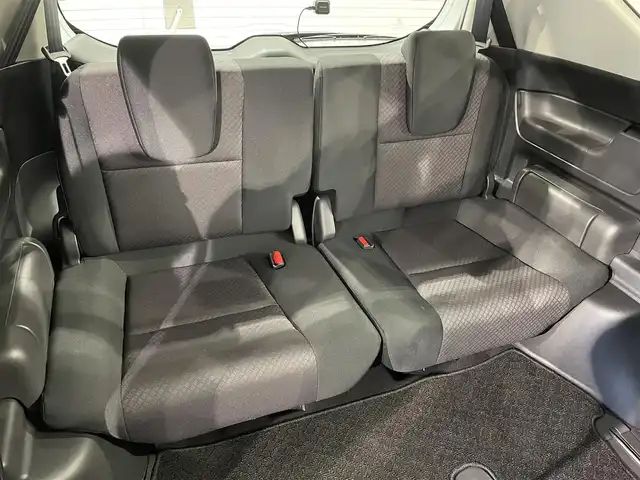 ホンダ フリード G ブラックスタイル 愛知県 2023(令5)年 1.6万km プラチナホワイトパール カロッツェリア８インチナビ　/（DISC/SD/FM/AM/地デジ/USB/AUX)/ホンダセンシング　/　　-衝突軽減ブレーキ　/　　-レーダークルーズコントロール　/　　-誤発進抑制機能/　　-先行車発進お知らせ機能/　　-標識認識機能/　　-路線逸脱抑制機能/　　-アダプティブクルーズコントロール/　　-車線維持支援システム/両側パワースライドドア　/シートヒーター　/ビルトインＥＴＣ　/ＬＥＤヘッドライト　/ドライブレコーダー　/バックカメラ　/パーキングセンサー　/ＵＳＢ接続/後席サンシェード/ISOFIX