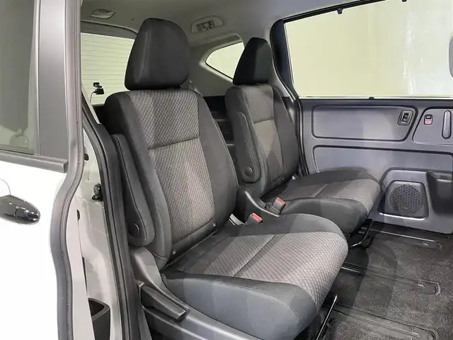 ホンダ フリード G ブラックスタイル 愛知県 2023(令5)年 1.6万km プラチナホワイトパール カロッツェリア８インチナビ　/（DISC/SD/FM/AM/地デジ/USB/AUX)/ホンダセンシング　/　　-衝突軽減ブレーキ　/　　-レーダークルーズコントロール　/　　-誤発進抑制機能/　　-先行車発進お知らせ機能/　　-標識認識機能/　　-路線逸脱抑制機能/　　-アダプティブクルーズコントロール/　　-車線維持支援システム/両側パワースライドドア　/シートヒーター　/ビルトインＥＴＣ　/ＬＥＤヘッドライト　/ドライブレコーダー　/バックカメラ　/パーキングセンサー　/ＵＳＢ接続/後席サンシェード/ISOFIX