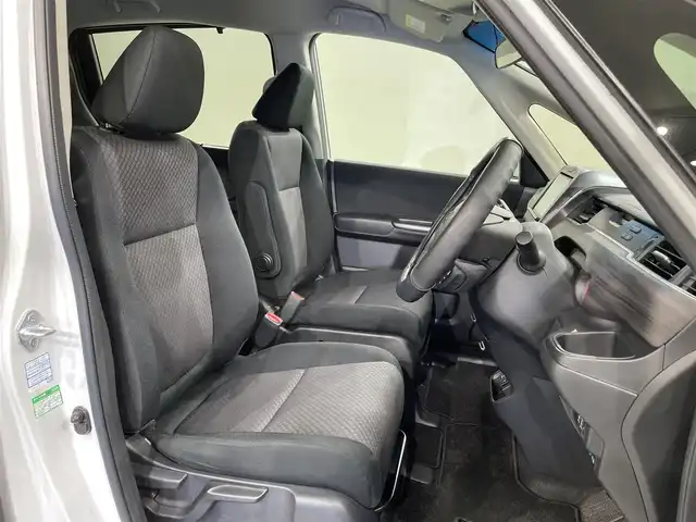 ホンダ フリード G ブラックスタイル 愛知県 2023(令5)年 1.6万km プラチナホワイトパール カロッツェリア８インチナビ　/（DISC/SD/FM/AM/地デジ/USB/AUX)/ホンダセンシング　/　　-衝突軽減ブレーキ　/　　-レーダークルーズコントロール　/　　-誤発進抑制機能/　　-先行車発進お知らせ機能/　　-標識認識機能/　　-路線逸脱抑制機能/　　-アダプティブクルーズコントロール/　　-車線維持支援システム/両側パワースライドドア　/シートヒーター　/ビルトインＥＴＣ　/ＬＥＤヘッドライト　/ドライブレコーダー　/バックカメラ　/パーキングセンサー　/ＵＳＢ接続/後席サンシェード/ISOFIX