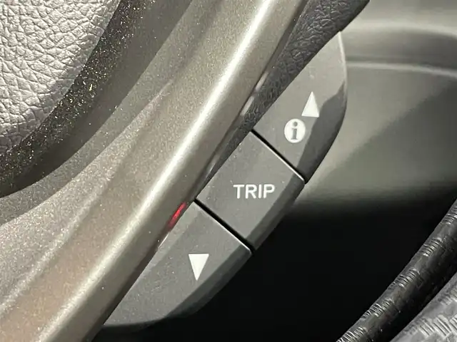 ホンダ フリード G ブラックスタイル 愛知県 2023(令5)年 1.6万km プラチナホワイトパール カロッツェリア８インチナビ　/（DISC/SD/FM/AM/地デジ/USB/AUX)/ホンダセンシング　/　　-衝突軽減ブレーキ　/　　-レーダークルーズコントロール　/　　-誤発進抑制機能/　　-先行車発進お知らせ機能/　　-標識認識機能/　　-路線逸脱抑制機能/　　-アダプティブクルーズコントロール/　　-車線維持支援システム/両側パワースライドドア　/シートヒーター　/ビルトインＥＴＣ　/ＬＥＤヘッドライト　/ドライブレコーダー　/バックカメラ　/パーキングセンサー　/ＵＳＢ接続/後席サンシェード/ISOFIX