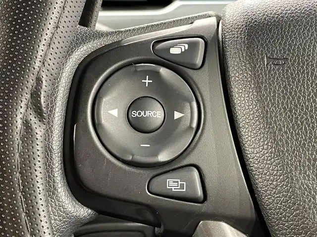 ホンダ フリード G ブラックスタイル 愛知県 2023(令5)年 1.6万km プラチナホワイトパール カロッツェリア８インチナビ　/（DISC/SD/FM/AM/地デジ/USB/AUX)/ホンダセンシング　/　　-衝突軽減ブレーキ　/　　-レーダークルーズコントロール　/　　-誤発進抑制機能/　　-先行車発進お知らせ機能/　　-標識認識機能/　　-路線逸脱抑制機能/　　-アダプティブクルーズコントロール/　　-車線維持支援システム/両側パワースライドドア　/シートヒーター　/ビルトインＥＴＣ　/ＬＥＤヘッドライト　/ドライブレコーダー　/バックカメラ　/パーキングセンサー　/ＵＳＢ接続/後席サンシェード/ISOFIX