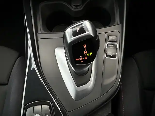 ＢＭＷ １１６ｉ スポーツ 神奈川県 2013(平25)年 8万km アルピンホワイトⅢ 社外ナビ/ワンセグテレビ/アイドリングストップ/ETC/スポーツモード/ecoモード/電子シフト/横滑り防止装置/トノカバー/HIDヘッドライト/フォグランプ/アンビエイト/オートライト/ウィンカーミラー