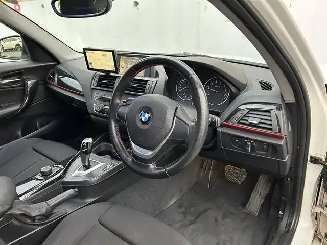 ＢＭＷ １１６ｉ スポーツ 神奈川県 2013(平25)年 8万km アルピンホワイトⅢ 社外ナビ/ワンセグテレビ/アイドリングストップ/ETC/スポーツモード/ecoモード/電子シフト/横滑り防止装置/トノカバー/HIDヘッドライト/フォグランプ/アンビエイト/オートライト/ウィンカーミラー