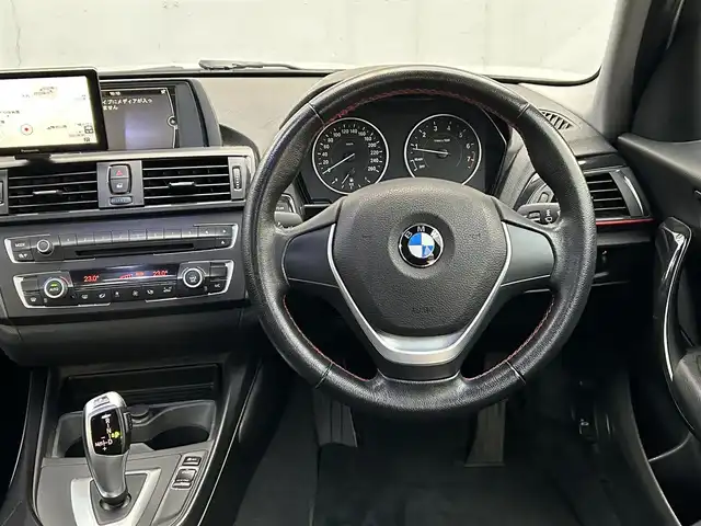 ＢＭＷ １１６ｉ スポーツ 神奈川県 2013(平25)年 8万km アルピンホワイトⅢ 社外ナビ/ワンセグテレビ/アイドリングストップ/ETC/スポーツモード/ecoモード/電子シフト/横滑り防止装置/トノカバー/HIDヘッドライト/フォグランプ/アンビエイト/オートライト/ウィンカーミラー