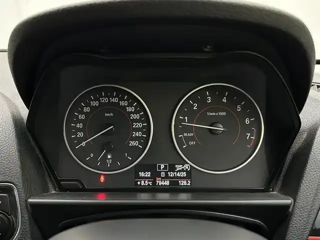 ＢＭＷ １１６ｉ スポーツ 神奈川県 2013(平25)年 8万km アルピンホワイトⅢ 社外ナビ/ワンセグテレビ/アイドリングストップ/ETC/スポーツモード/ecoモード/電子シフト/横滑り防止装置/トノカバー/HIDヘッドライト/フォグランプ/アンビエイト/オートライト/ウィンカーミラー